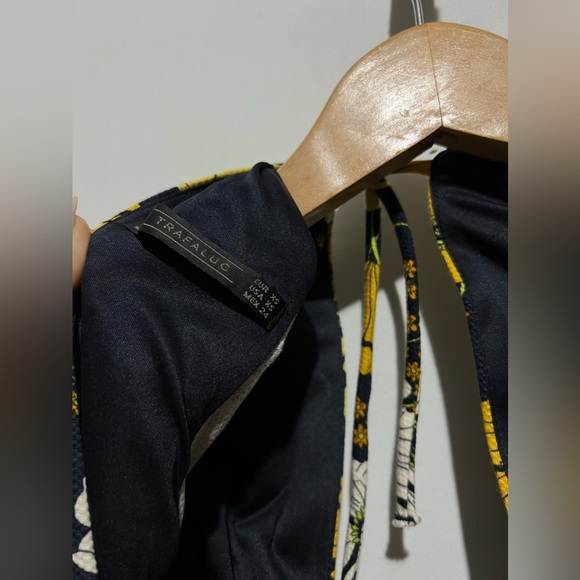 - Zara Mini Floral dress Size XS - Picture 6 of 6